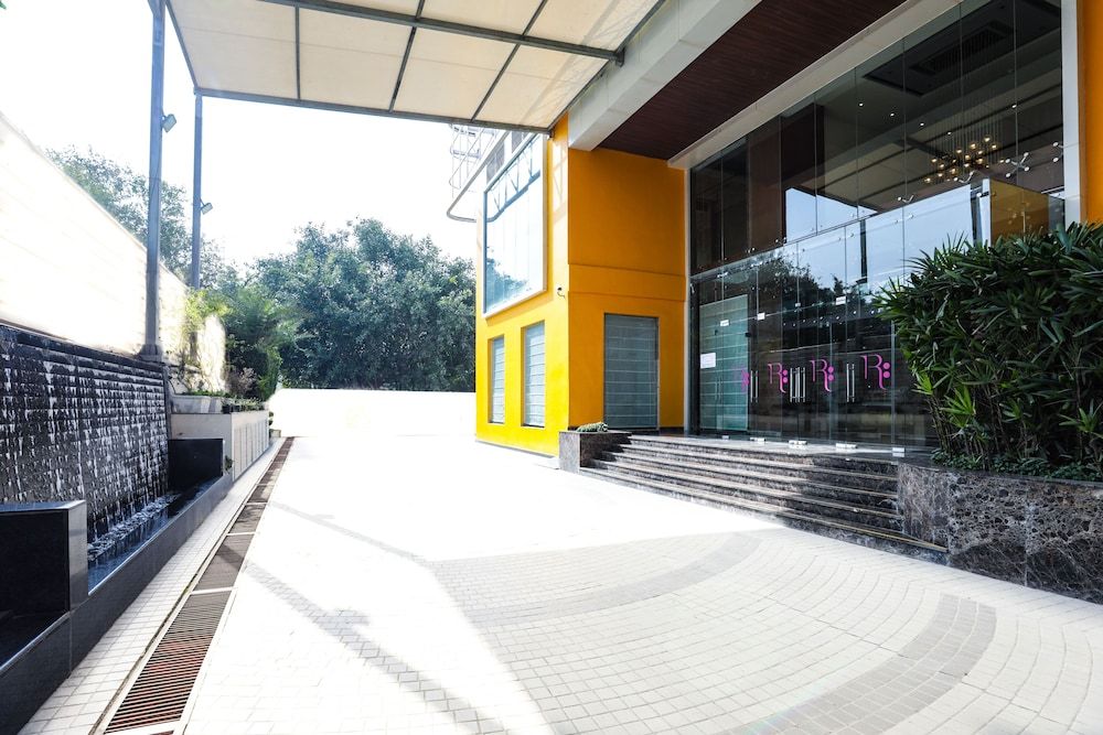 undefined Regenta Suites Gurugram, Sohna Road, Sector 49 10