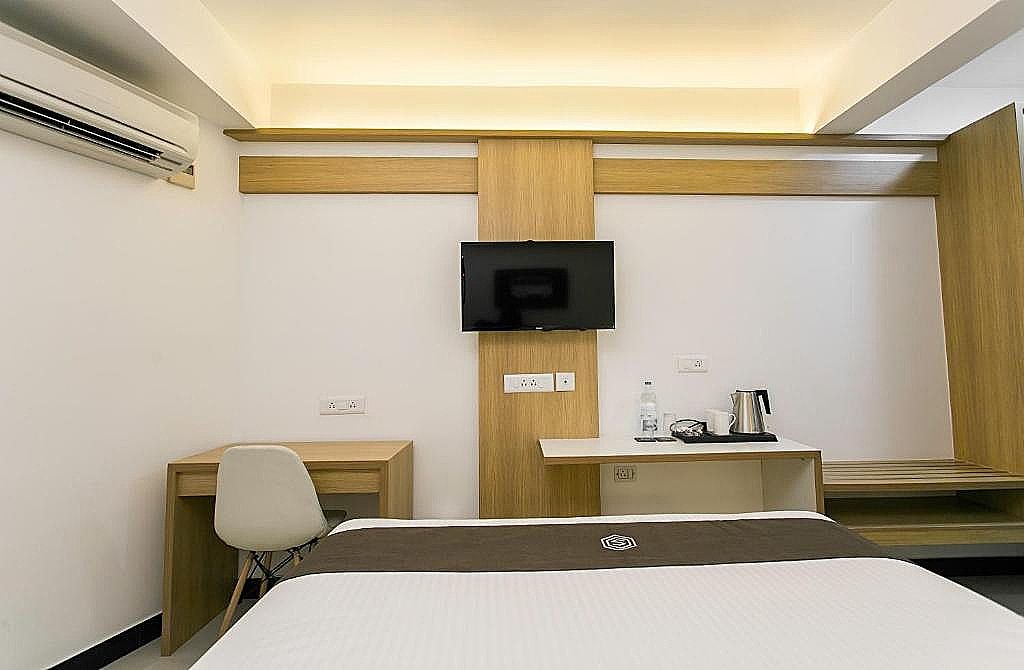 Sapphire Club Metro Deluxe Double Room 18