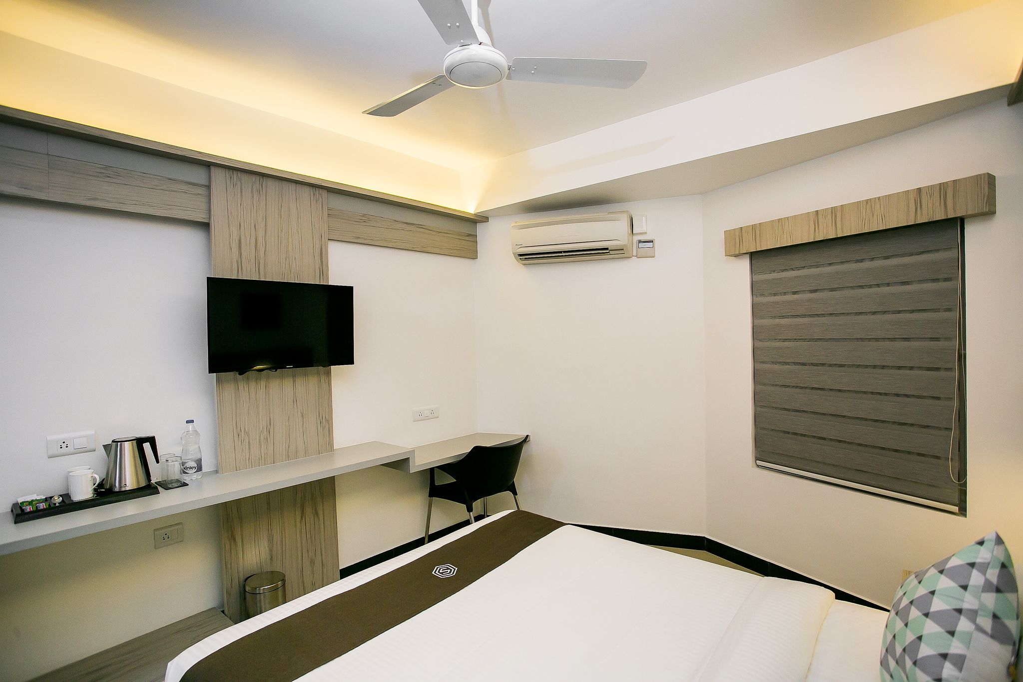 Sapphire Club Metro Deluxe Double Room 4