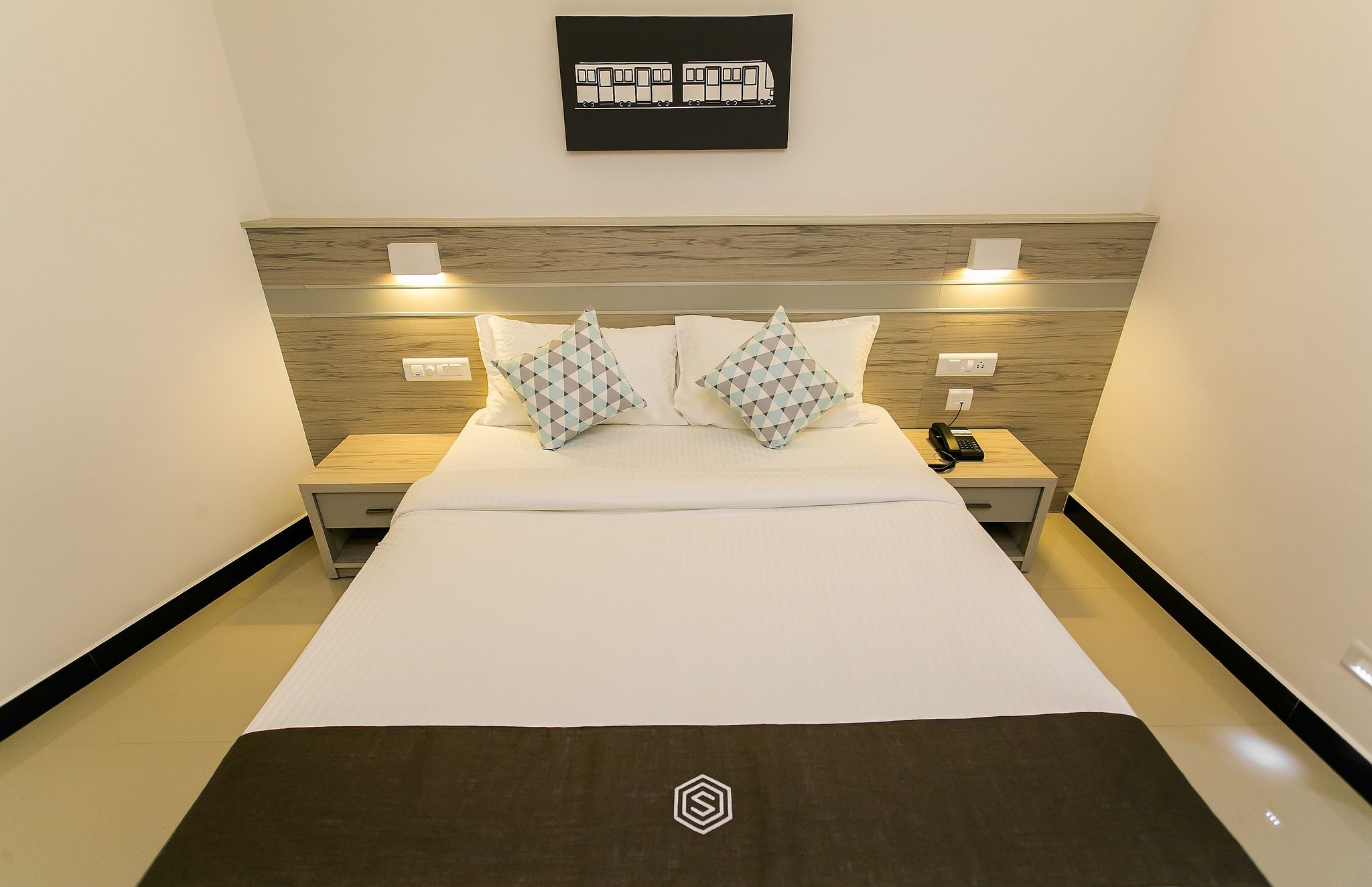 Sapphire Club Metro Deluxe Double Room 11