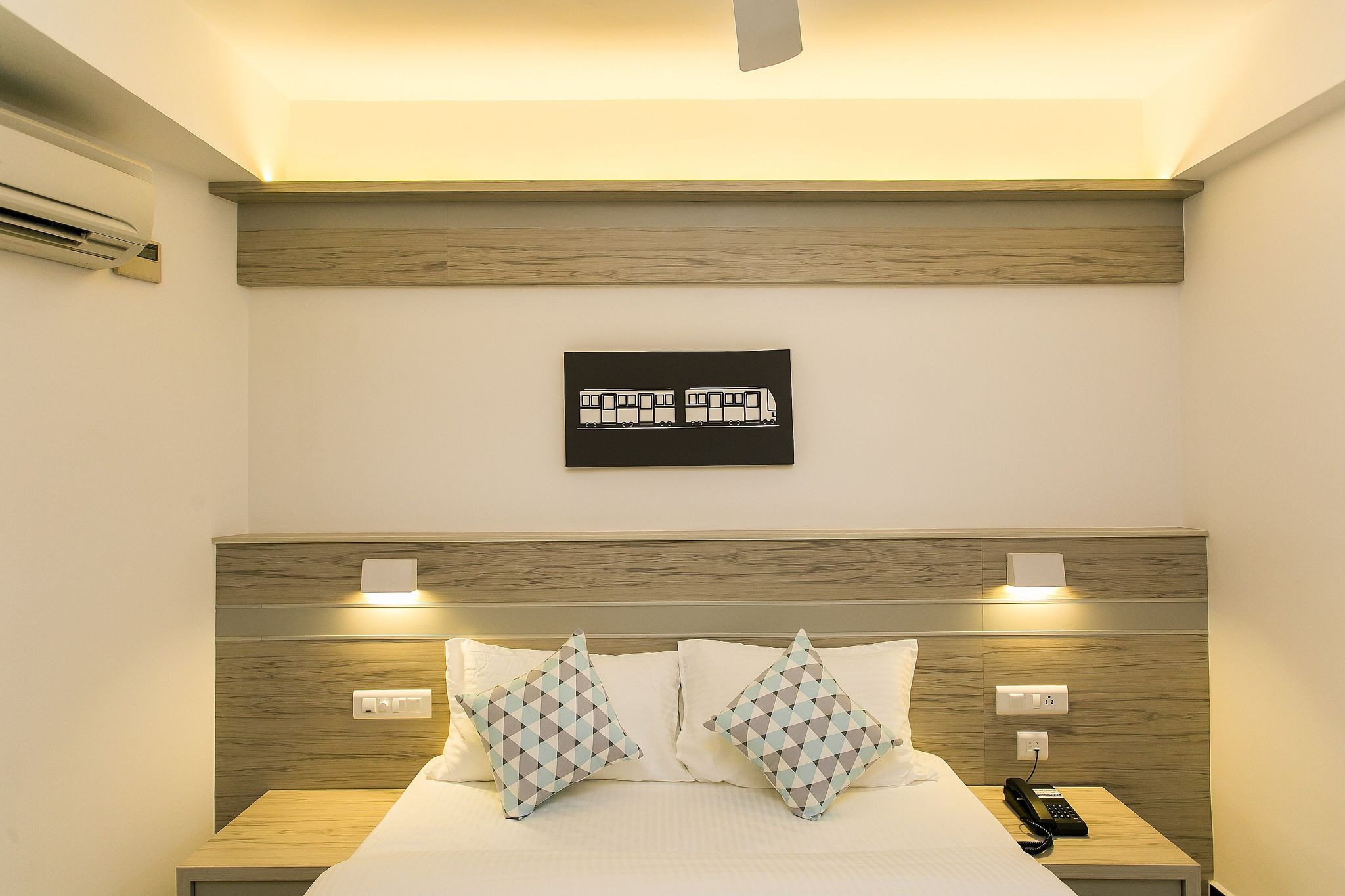 Sapphire Club Metro Deluxe Double Room 10