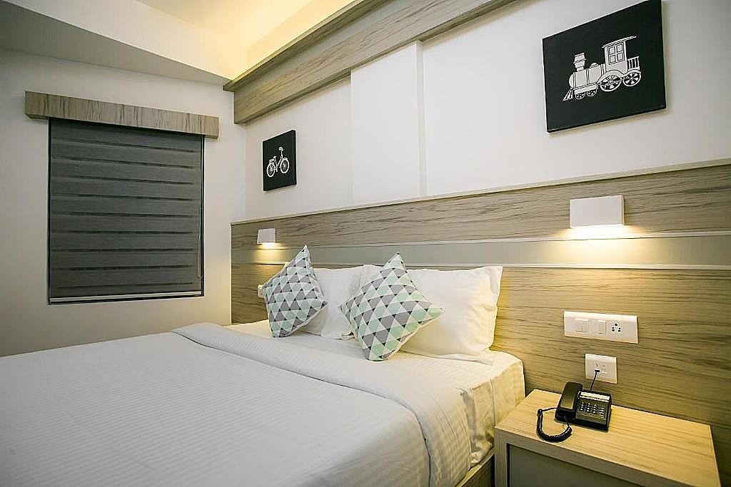 Sapphire Club Metro Deluxe Double Room 7