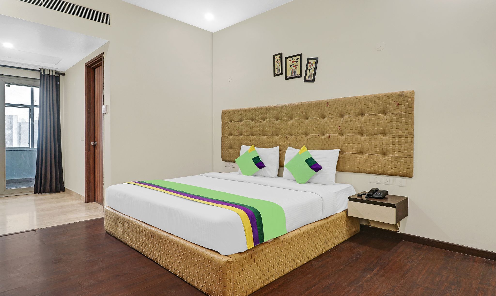 The Archer Deluxe Room With Balcony 3