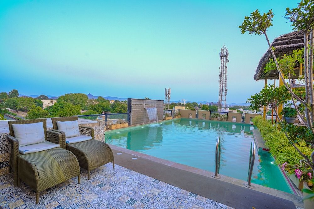 Rooftop pool
