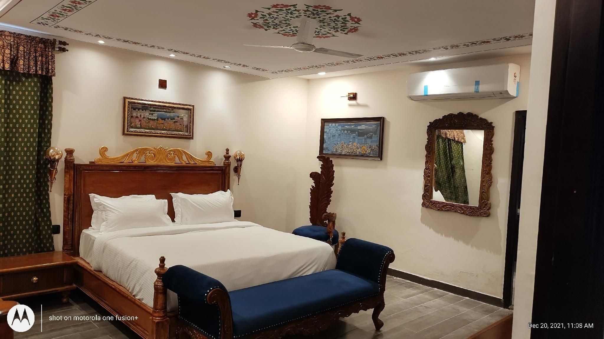 Premium Suite with king bed