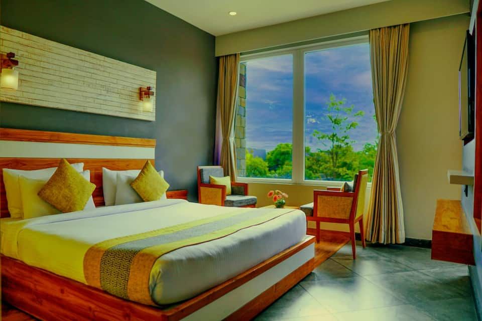Pool View Suite Room