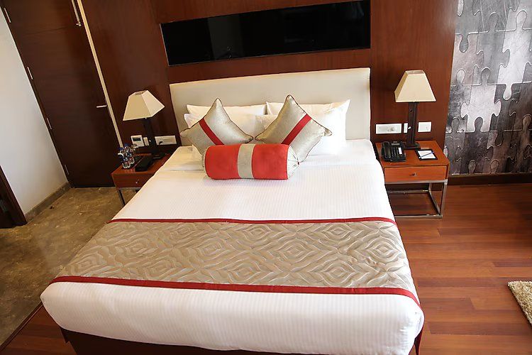 Club Room With Balcony