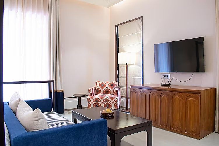 The Sierra - By The Lake Premium Suite with Bathtub 5