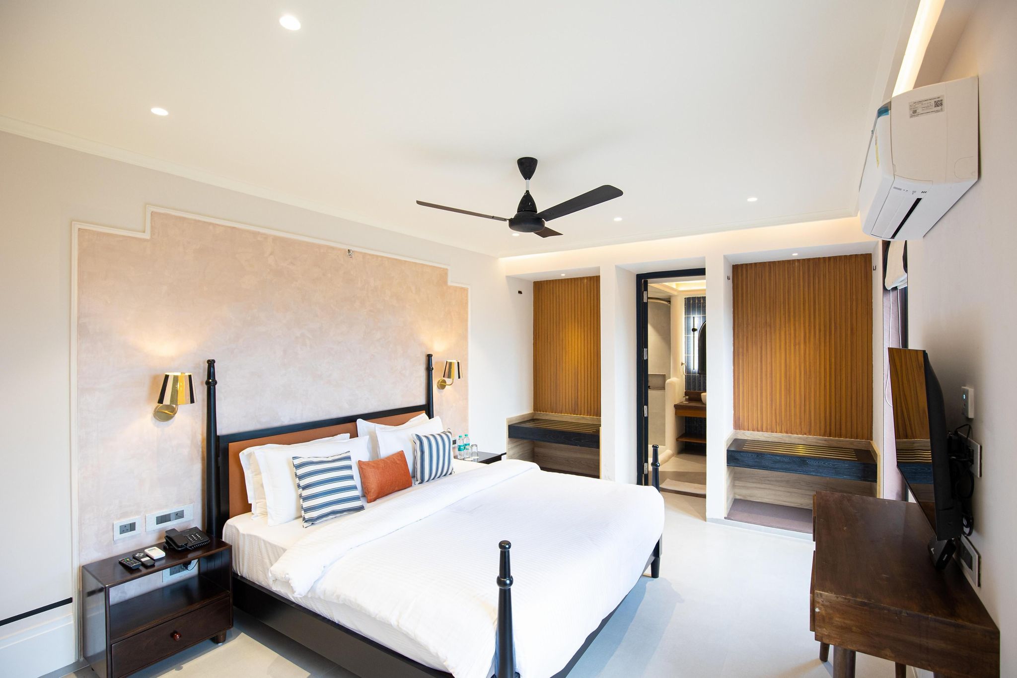 undefined The Sierra - By The Lake 10