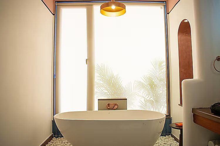 The Sierra - By The Lake Premium Suite with Bathtub 4