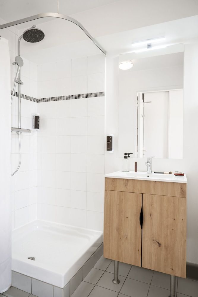 Séjours & Affaires Paris Malakoff Superior Studio, 1 Queen Bed 5