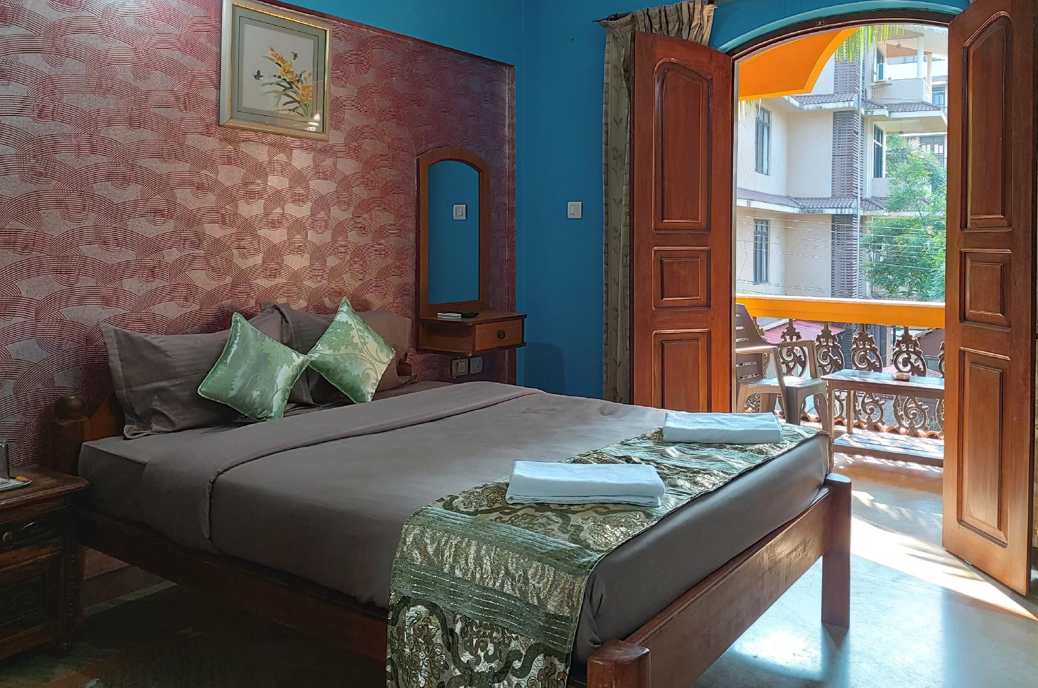 Double Room with Queen Bed - Non-Smoking