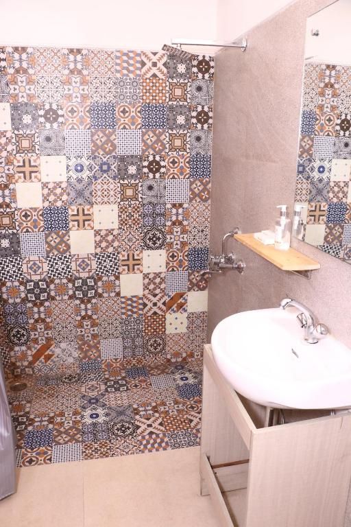 Virohaa Garden Hotel Deluxe Room 8