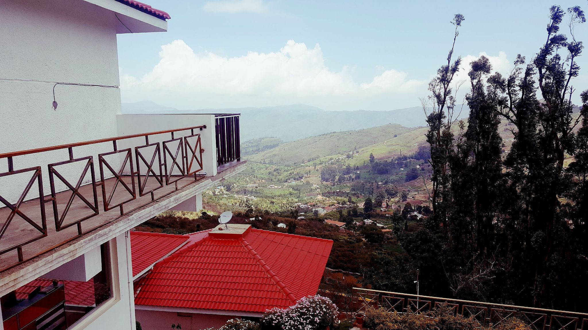 Warmth Hill Crest Premium Mountain View Room(Balcony) 9