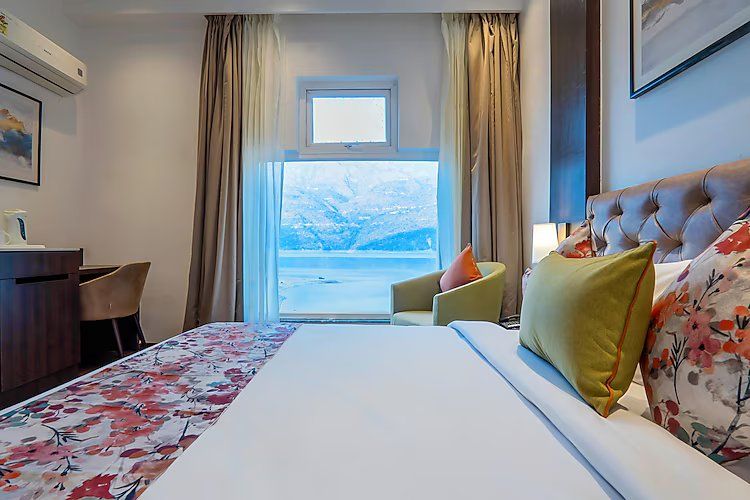 Deluxe with Lake View