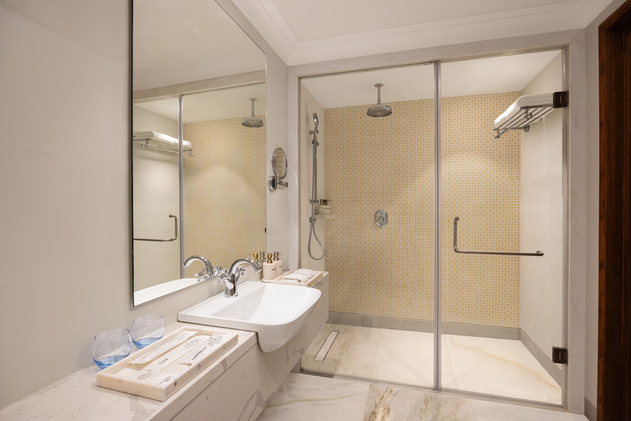 Deluxe Royal Kids Suite (1 Queen Bed & 2 Bunk Beds)