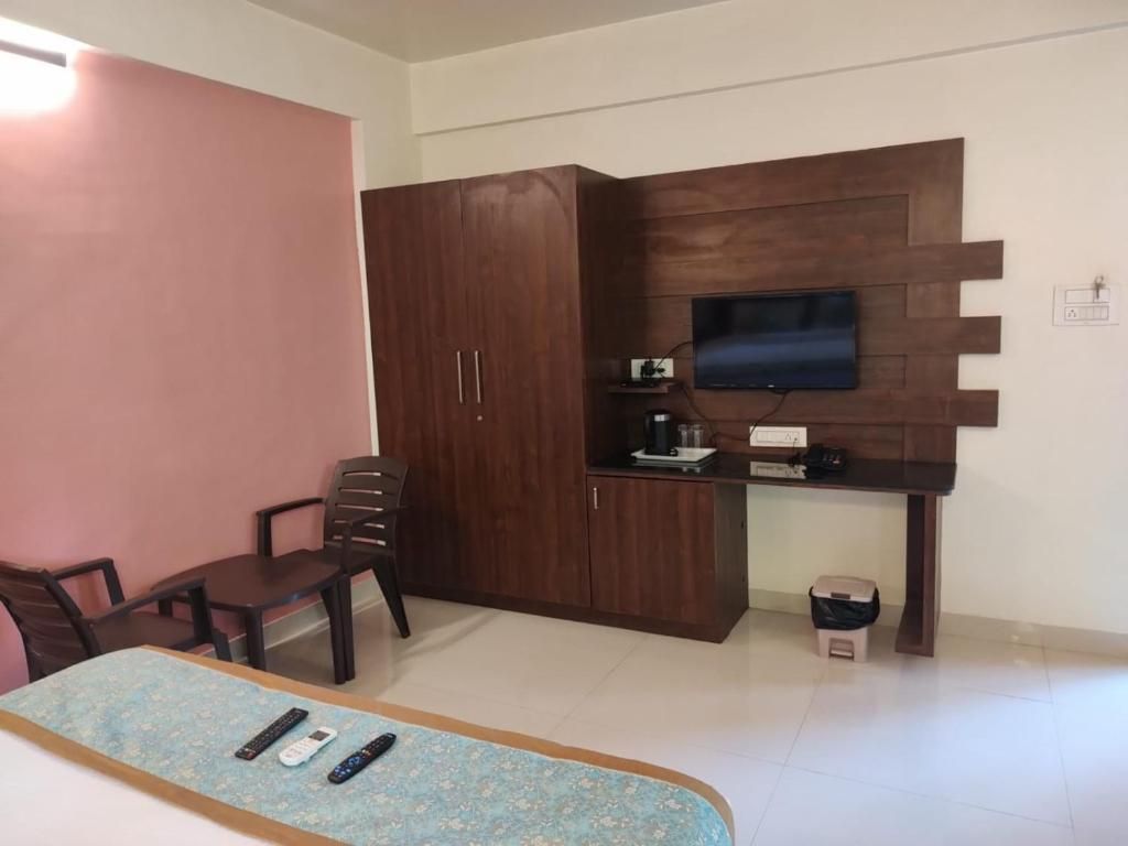 Cocorico Beach Resort Deluxe AC Room 8