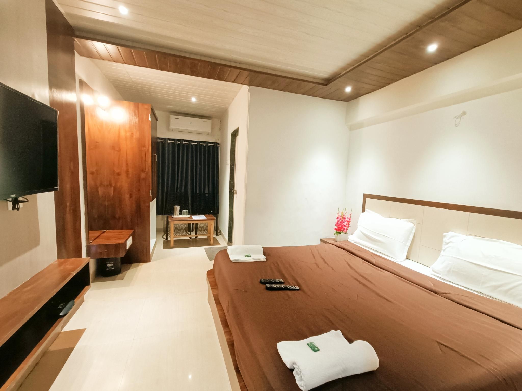 Super Deluxe Air Conditioining Room