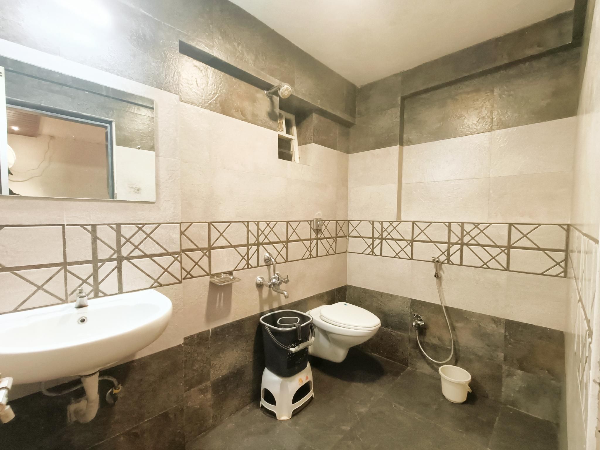 Hotel Pushkaraj Deluxe Room Non-AC with Balcony 3