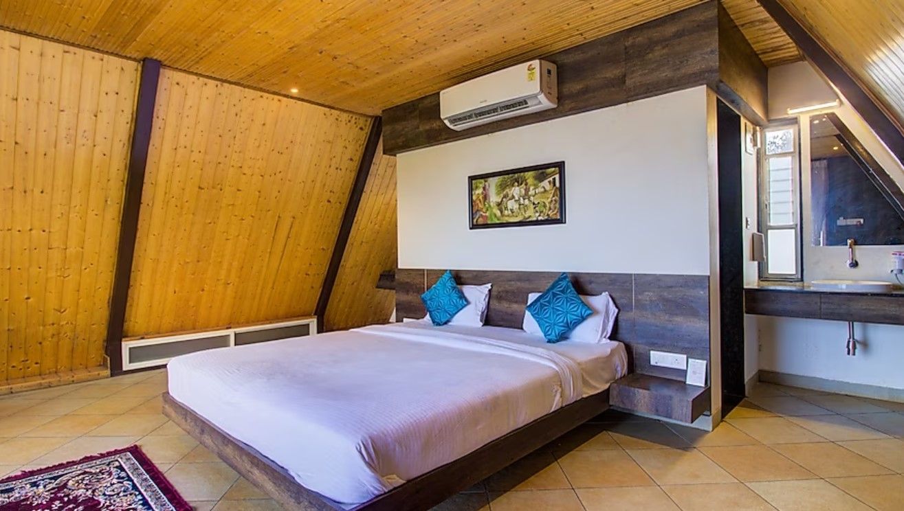 Lower Deck With Balcony (Pure Veg)