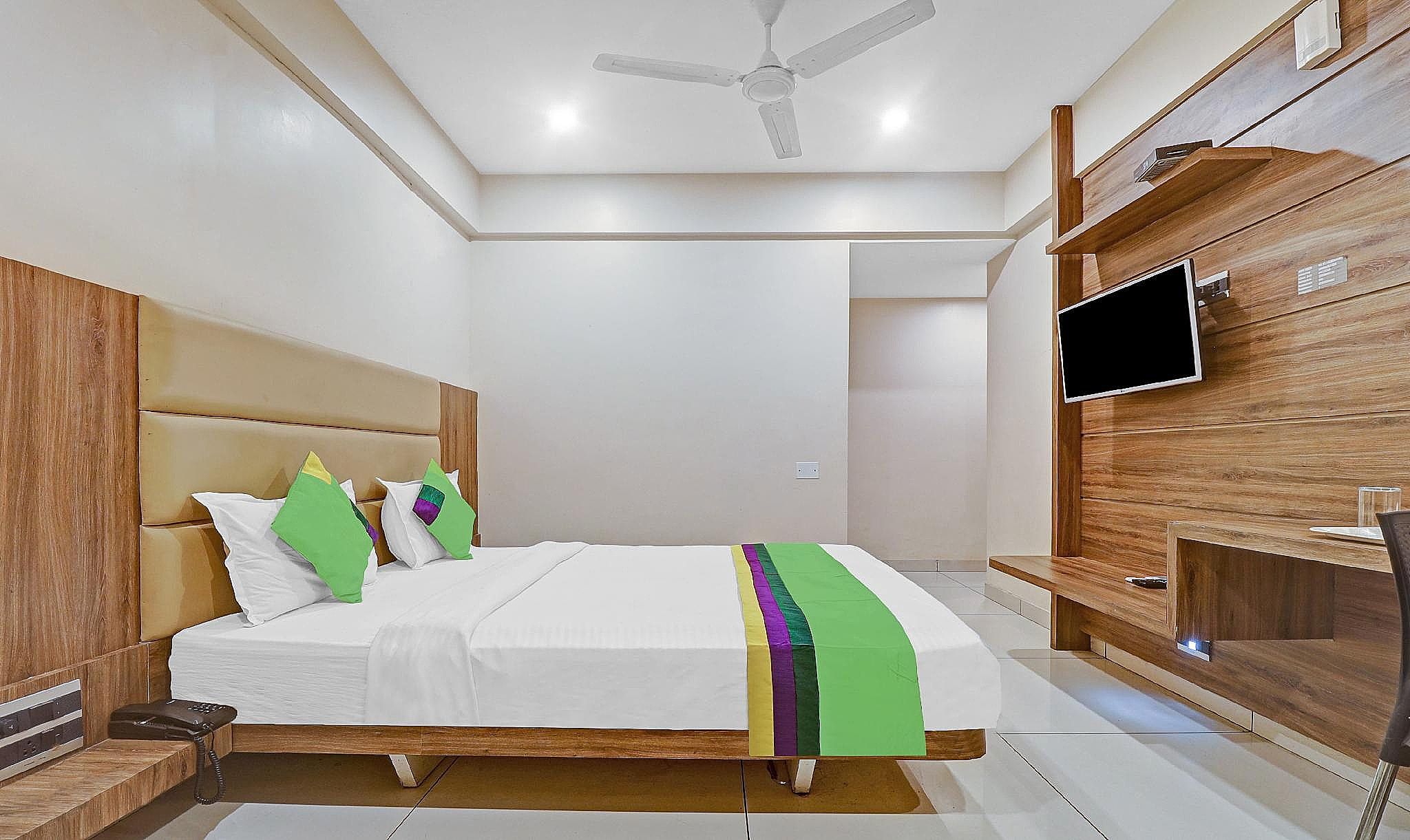 Treebo Silver Key, Marathahalli Standard Double Room