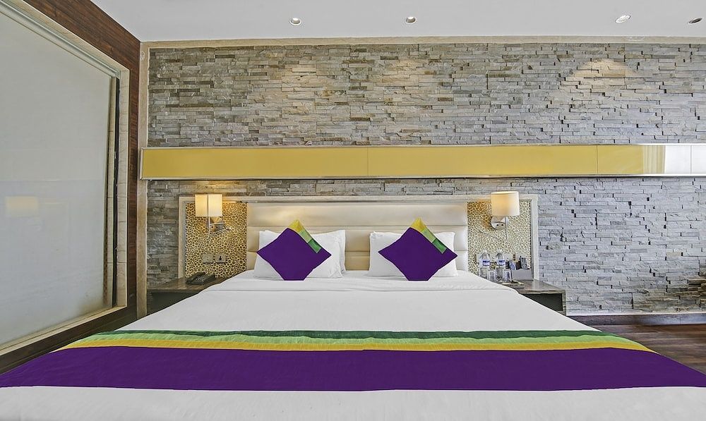 Treebo Premium Arista Deluxe Double Room 7