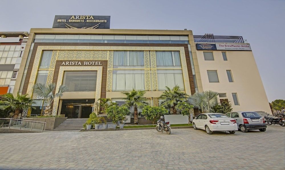 undefined Treebo Premium Arista