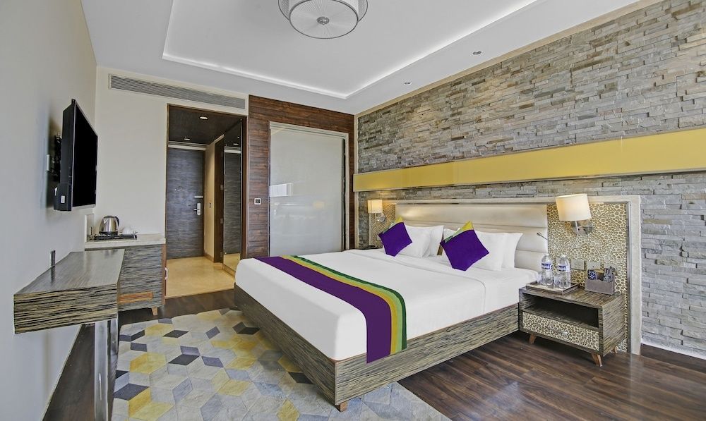 undefined Treebo Premium Arista 5