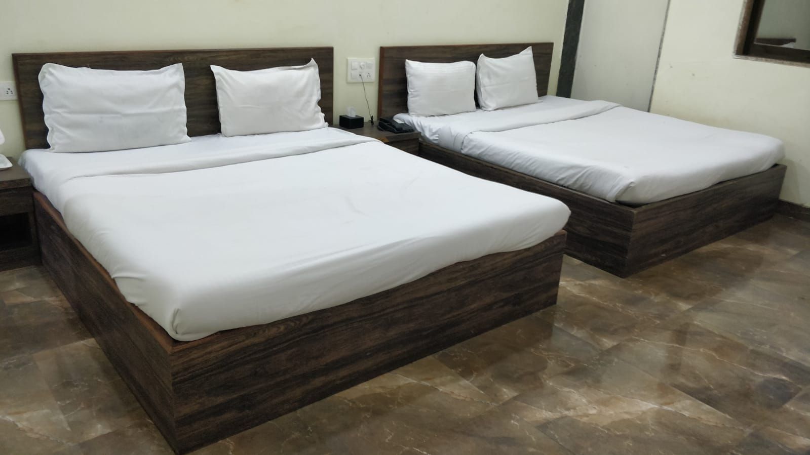 Hotel Ambassador Executive Suite Room 3