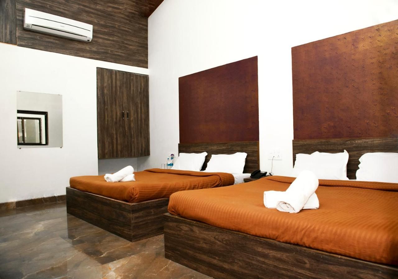 Hotel Ambassador Executive Suite Room 5