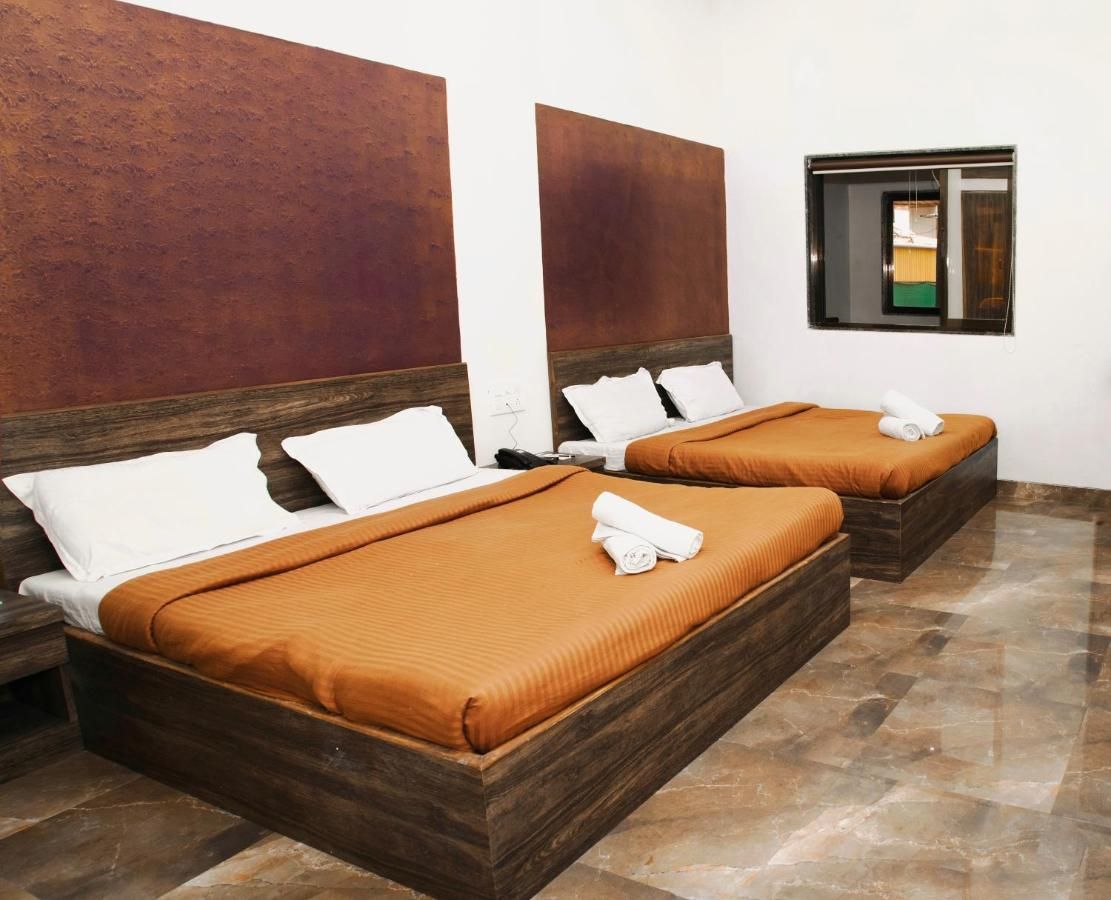 Hotel Ambassador Executive Suite Room 4