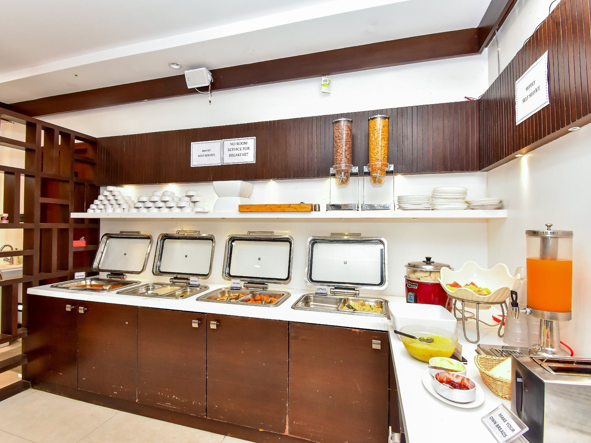 Mango Hotel Vijaywada Comfort Room 8