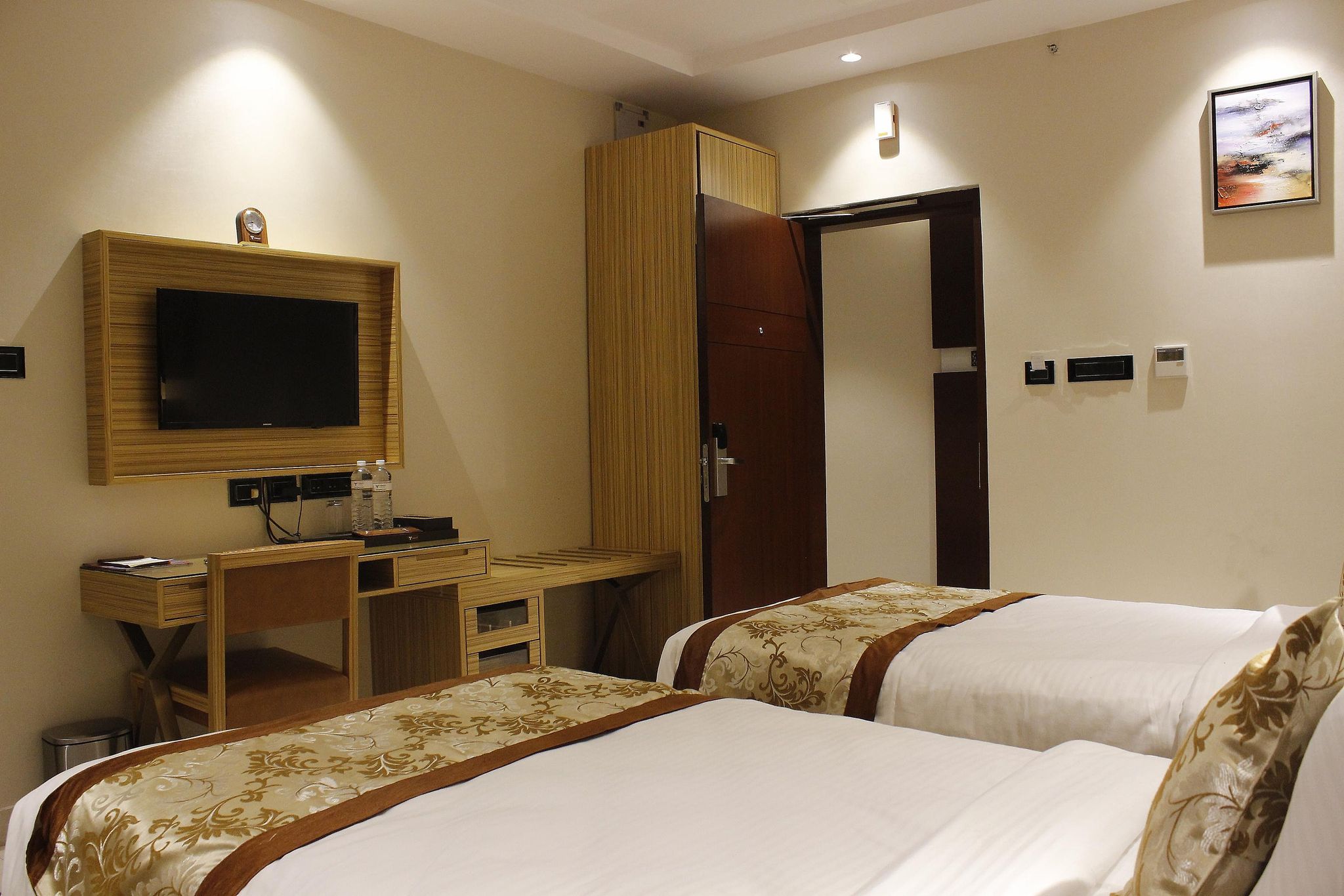 Mango Hotel Vijaywada Cozy Room  6