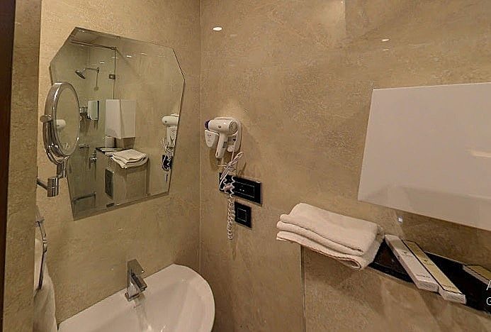 Mango Hotel Vijaywada Classic Room 5