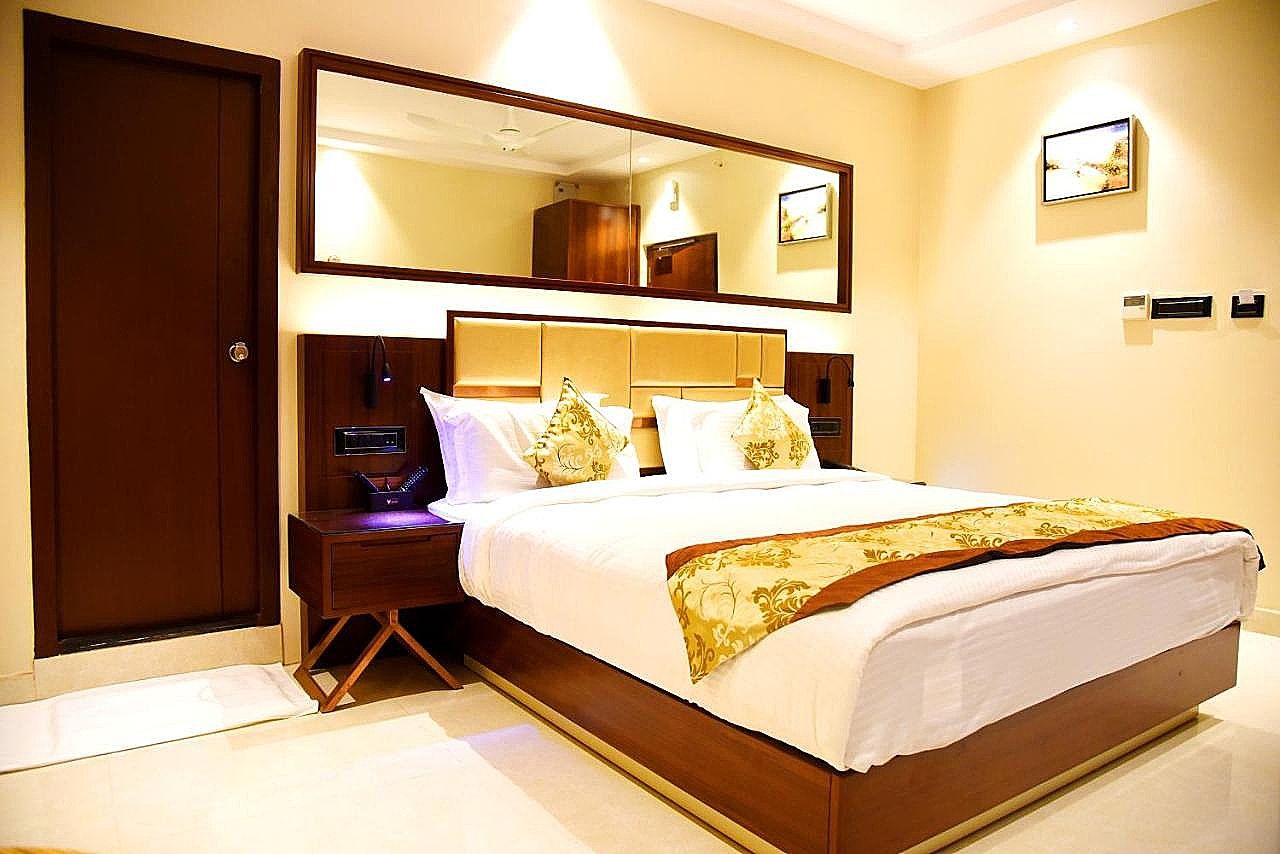 Mango Hotel Vijaywada Cozy Room  2
