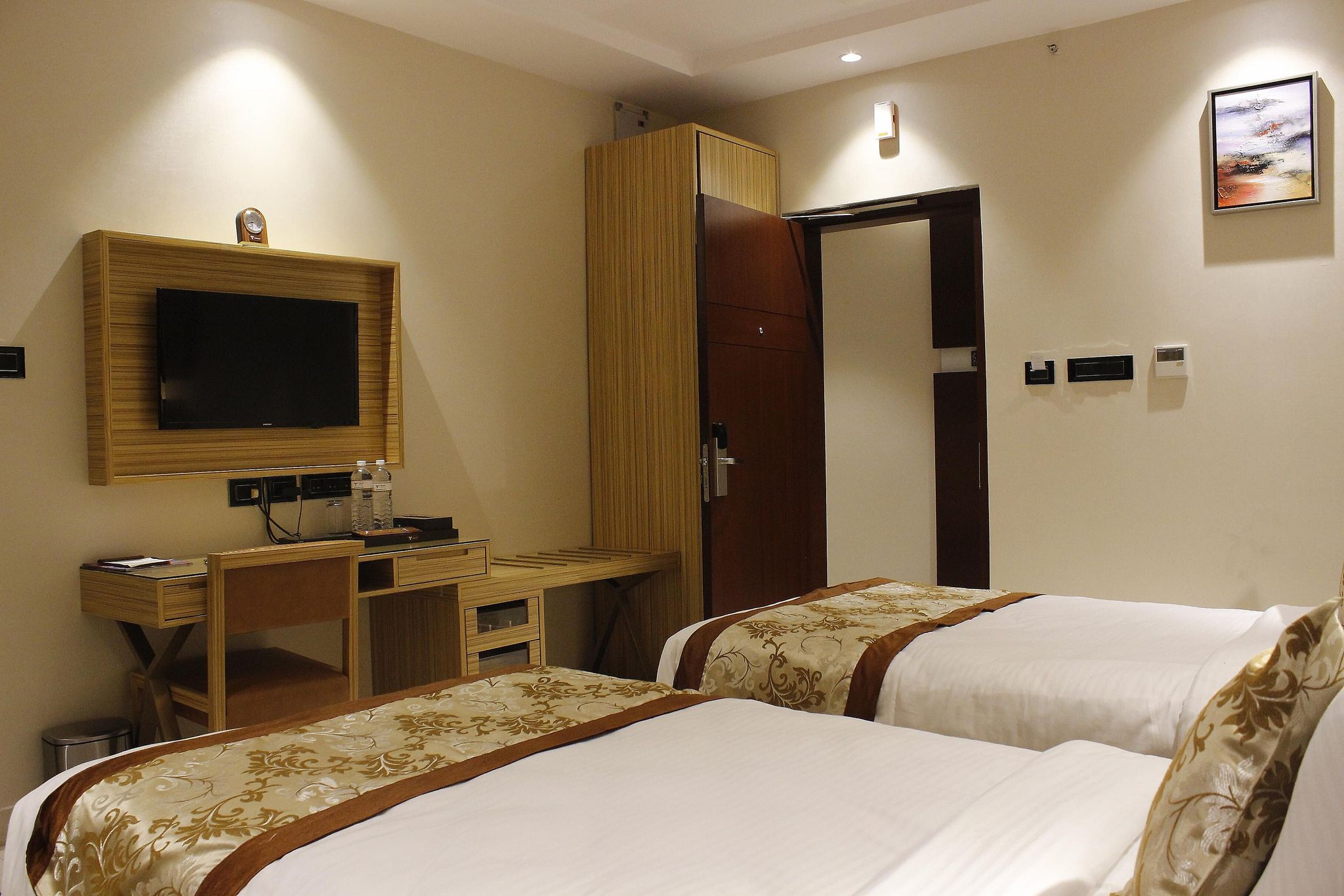 Mango Hotel Vijaywada Comfort Room 4