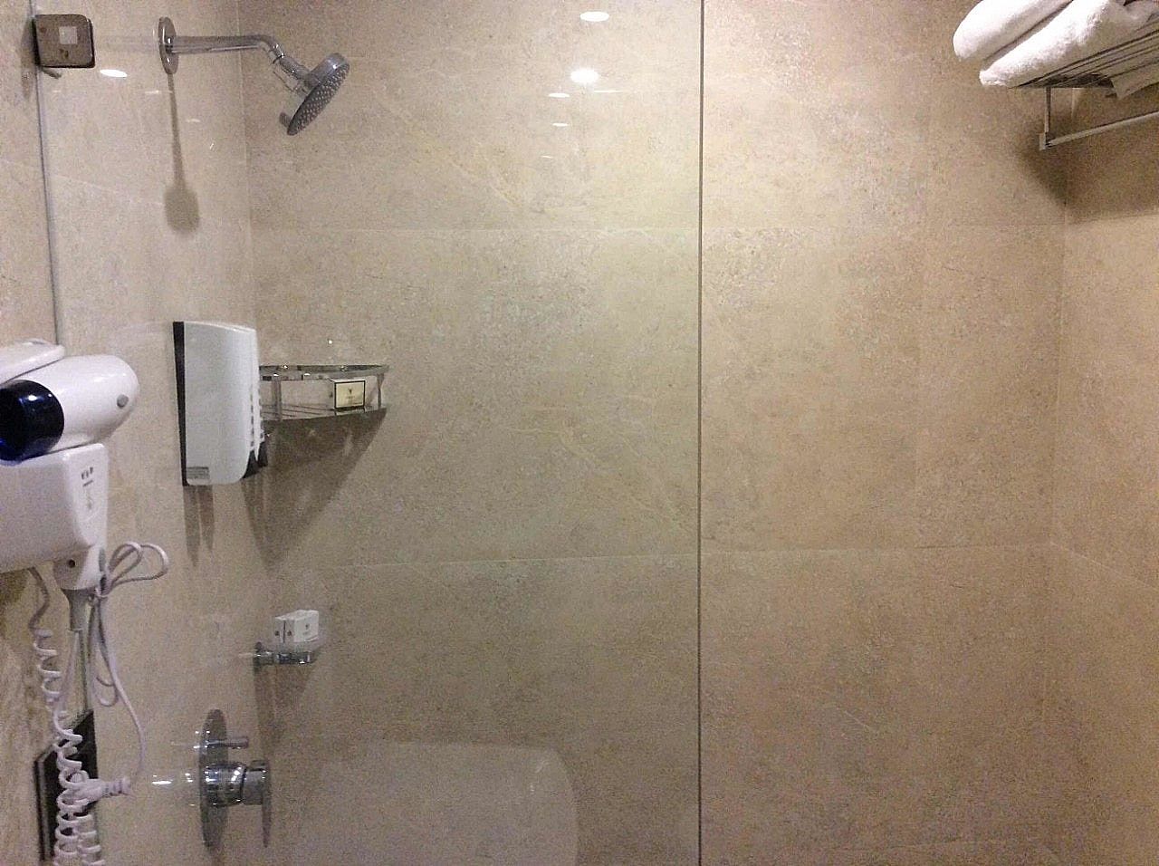 Mango Hotel Vijaywada Cozy Room  11