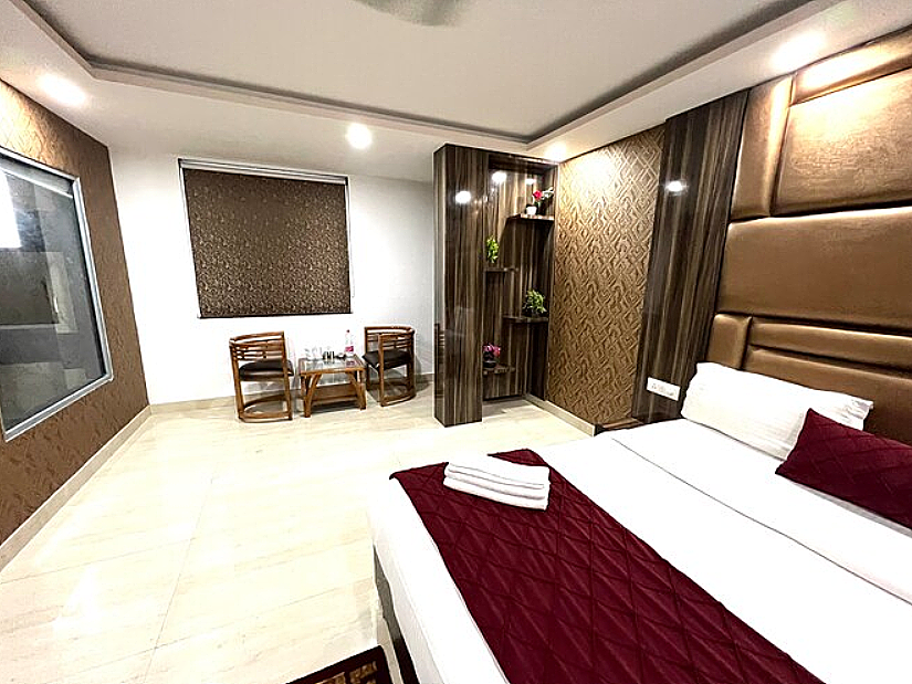 Hotel Royal Inn IGI Airport Luxury Suite with City View 3