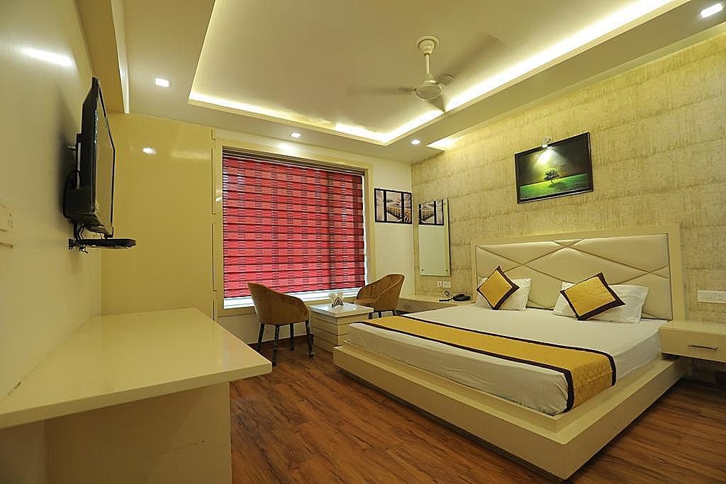  Hotel Empire Red Carpet Deluxe Room 4