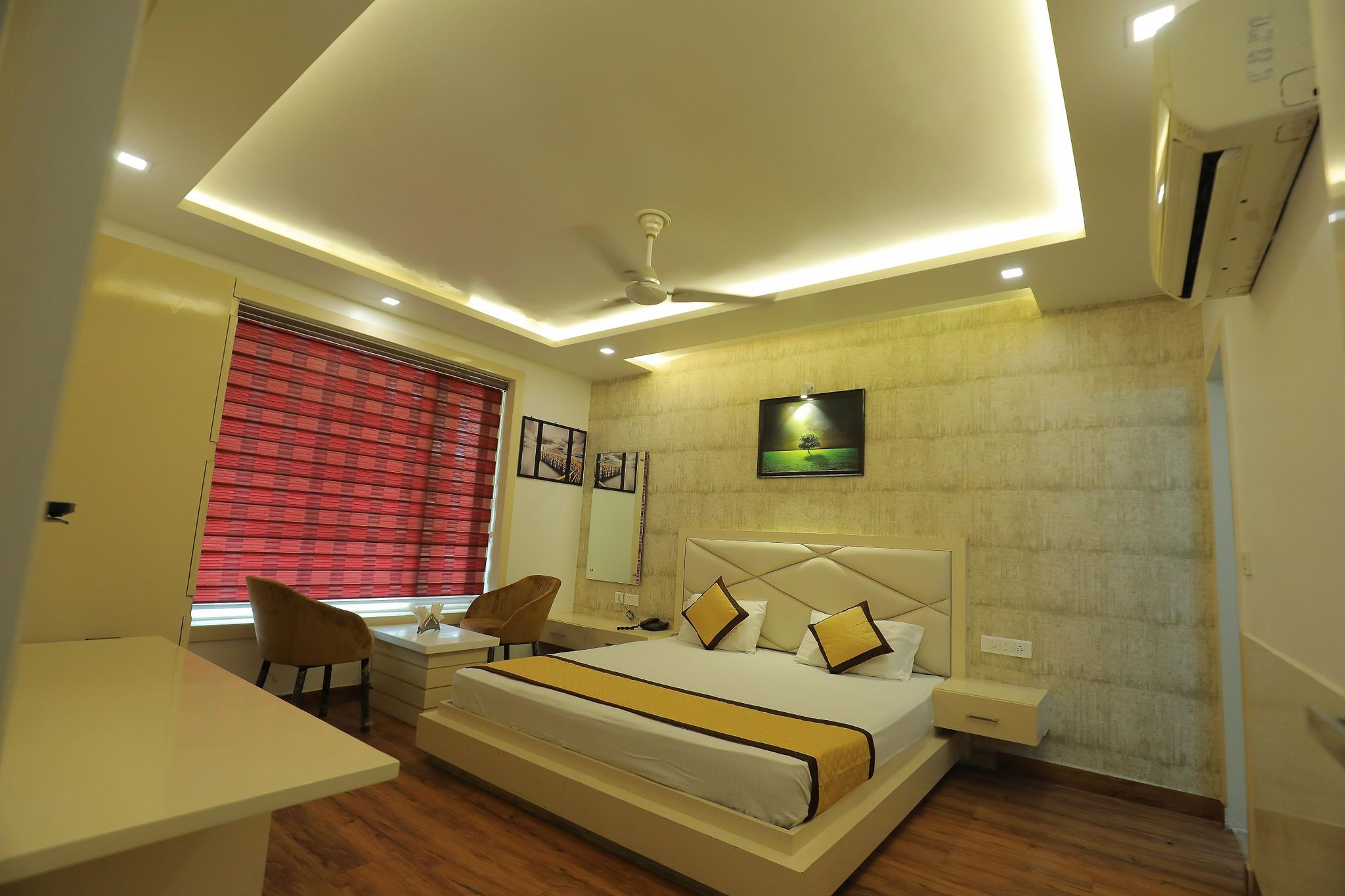  Hotel Empire Red Carpet Deluxe Room