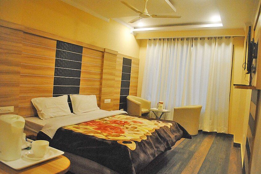 Hotel Shivalik Deluxe Room 2