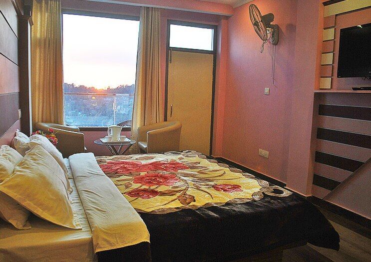 Hotel Shivalik Deluxe Room 3