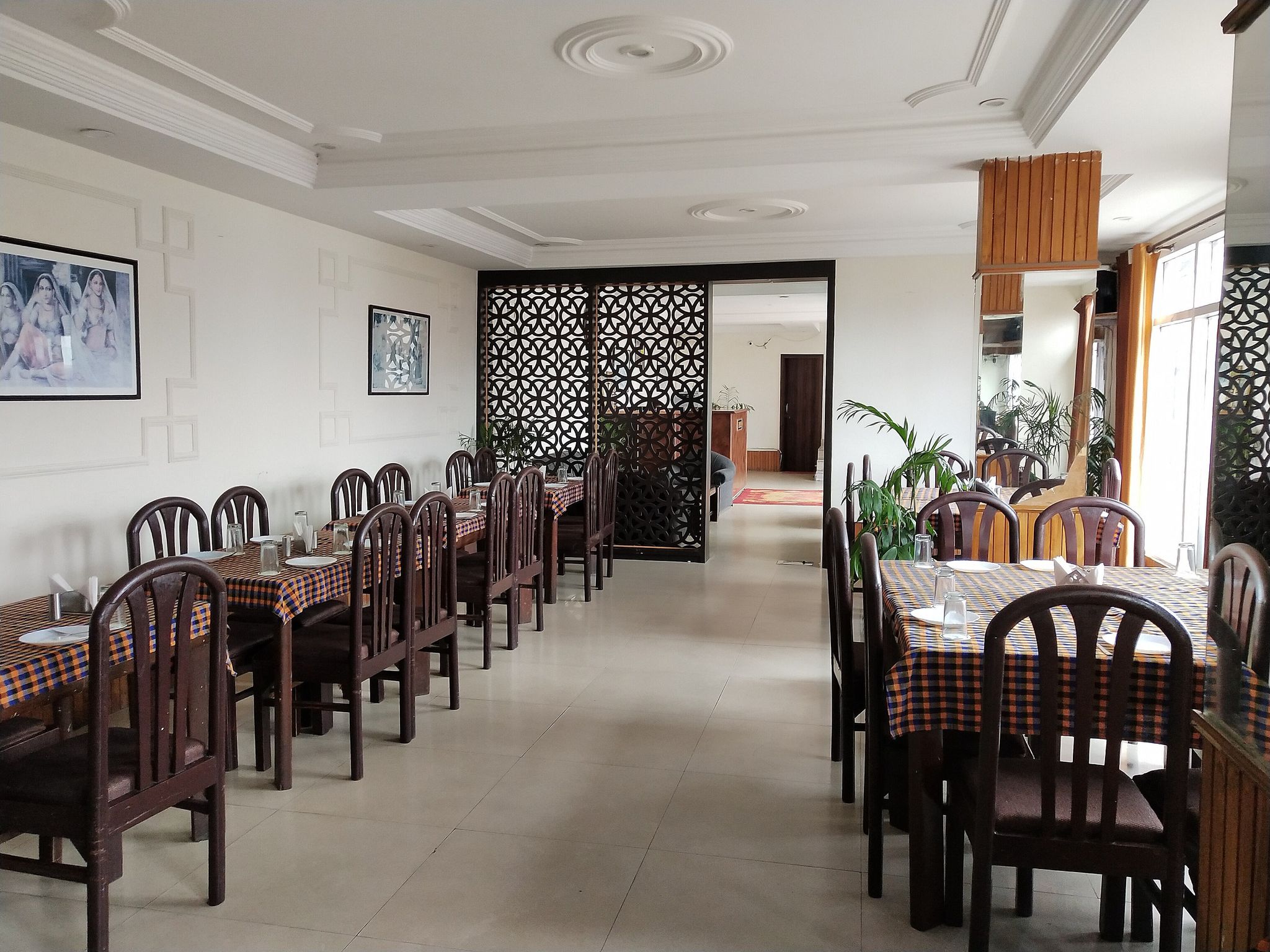 Food & Dining
