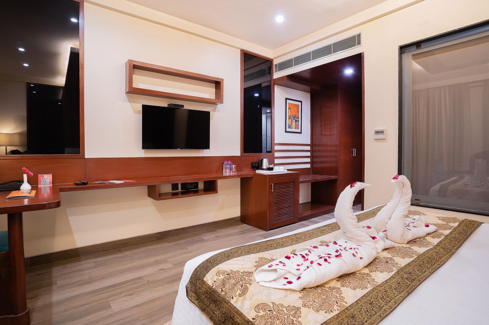 Spree Hotel Jaipur Deluxe Room Twin Bed 9