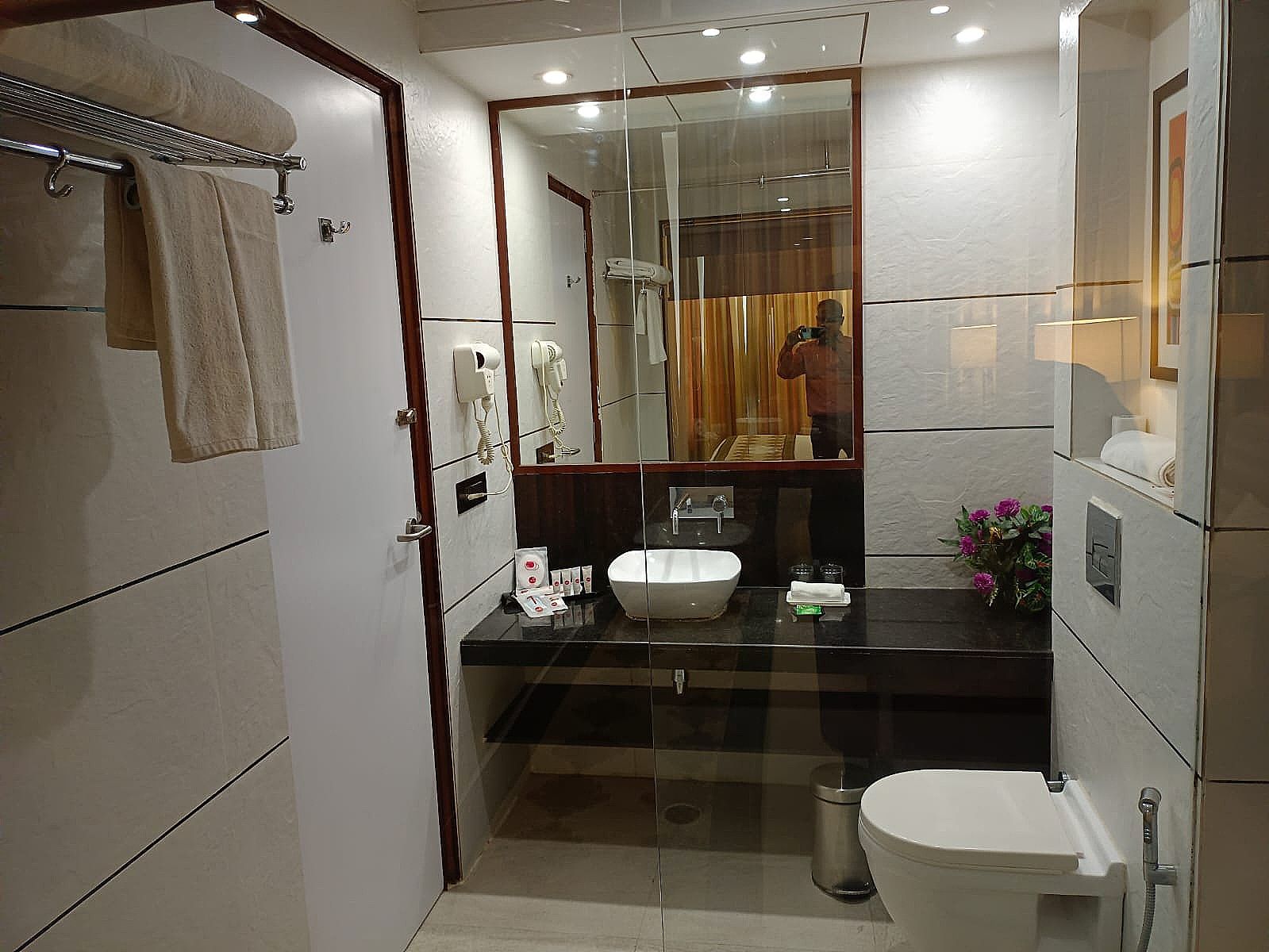 Spree Hotel Jaipur Deluxe Room Twin Bed 8