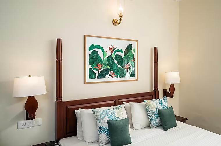 FORT MUNNAR EXECUTIVE ROOM