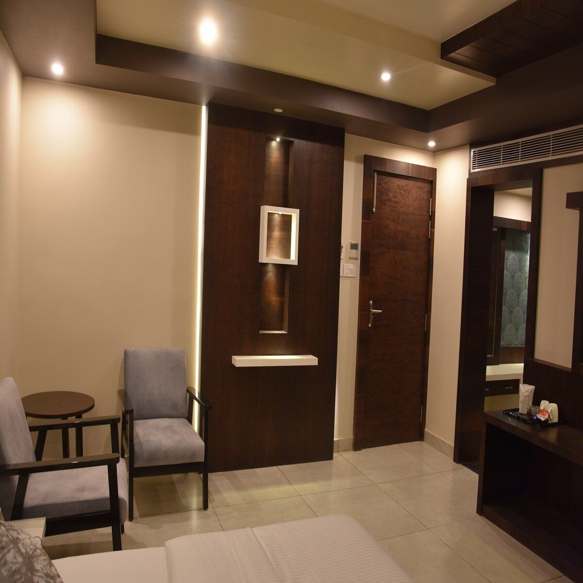 Hotel Shanti Vilas Executive Suite Room 4
