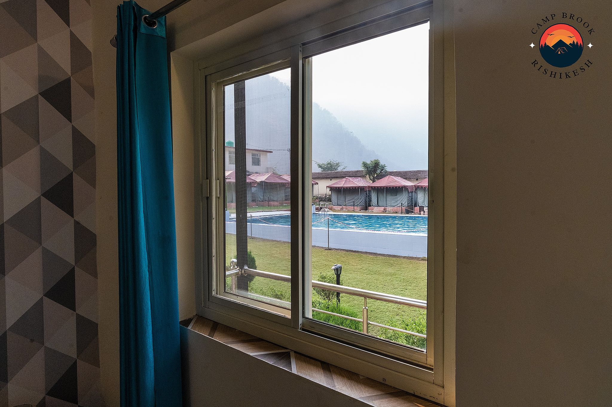 Camp Brook Luxury Cottages (Pool View) 3