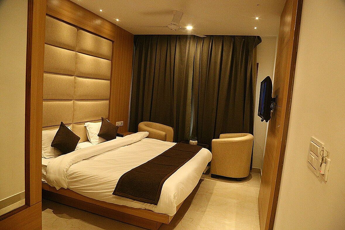 Shining Hills by Lawrence Hotels
