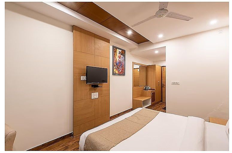 Shining Hills by Lawrence Hotels